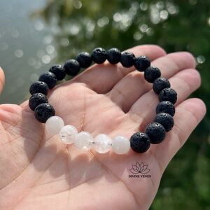 Lava Rock & Clear Quartz Diffuser Bracelet 🫶🏼